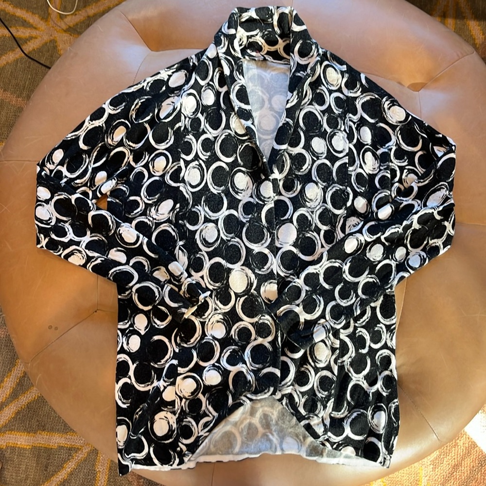 Circle Pattern wrap Sweater